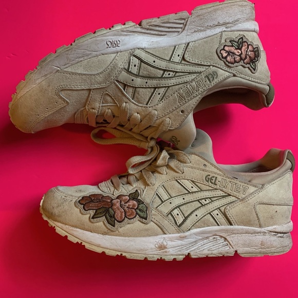 ASICS - Picture 2 of 6